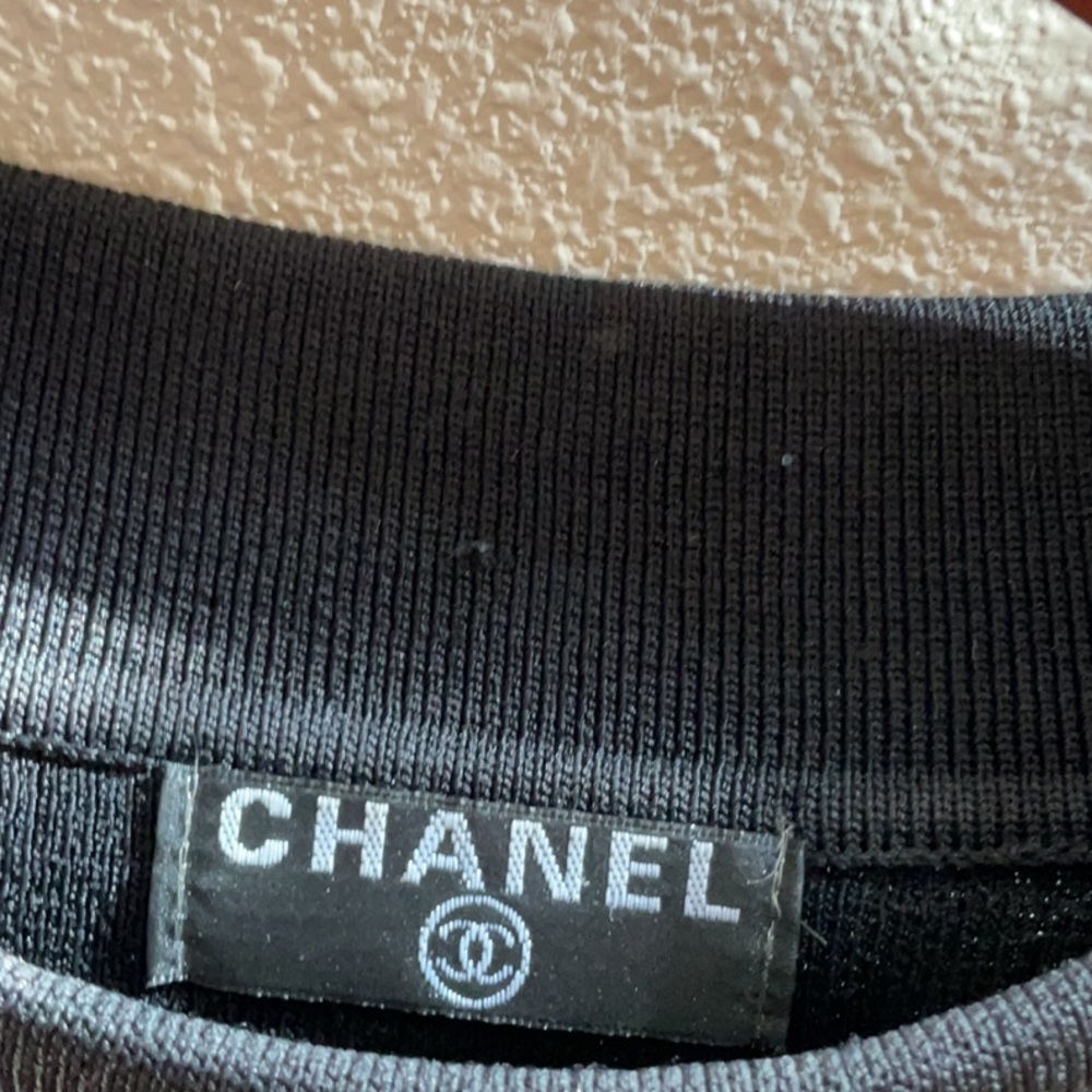 Classic CHANEL vintage ladies sweater. PTP 14in. - Picture 3 of 8